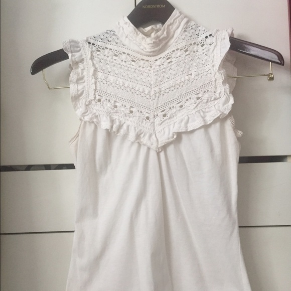 Forever 21 Tops - 💝 Forever 21 cream lace bib top