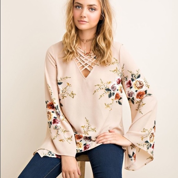 FLASH SALE!!! Ivory Floral Blouse~ - Picture 2 of 4
