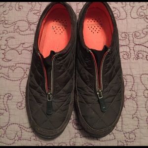 Lands' End zip up quilted shoes