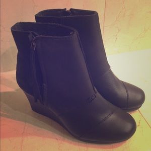 Toms Wedge Booties