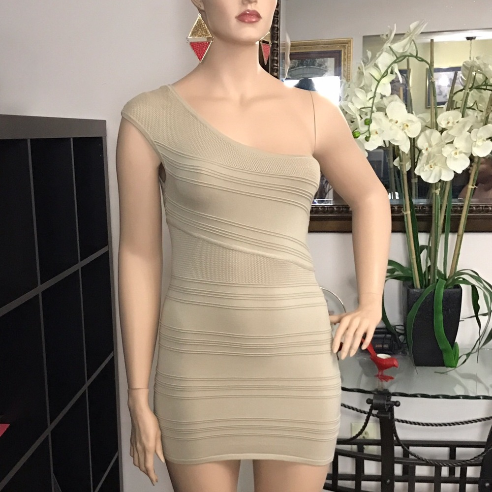 Cute one shoulder bodycon nude dress.