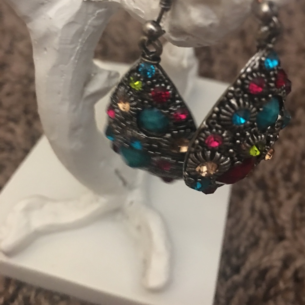 Earing - Picture 2 of 2