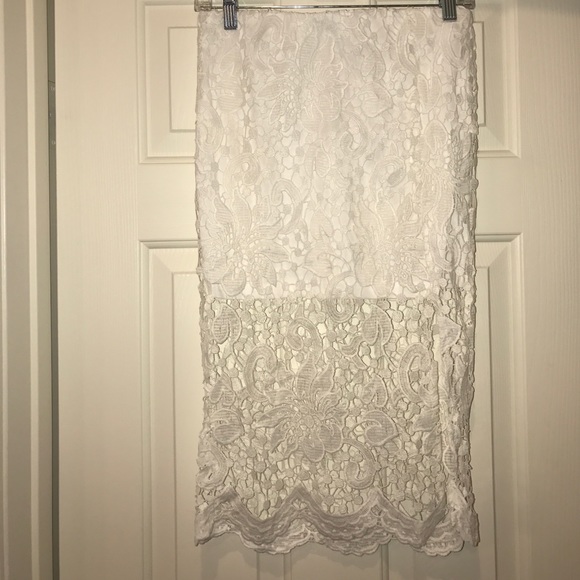 WHITE FLORAL LACE pencil skirt, sheer at bottom - Picture 4 of 7