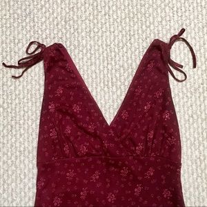 Maroon V-neck mid length dress
