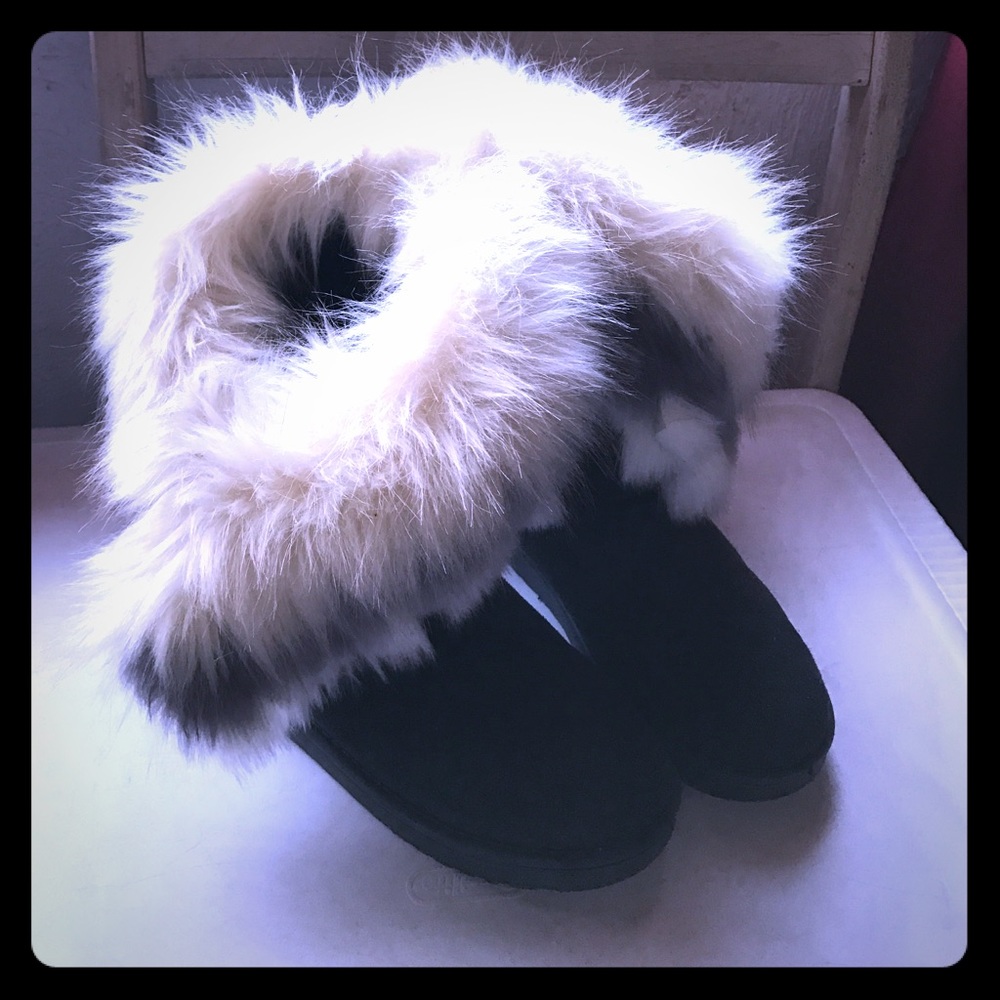 Fur boots. Faux fur and suede.