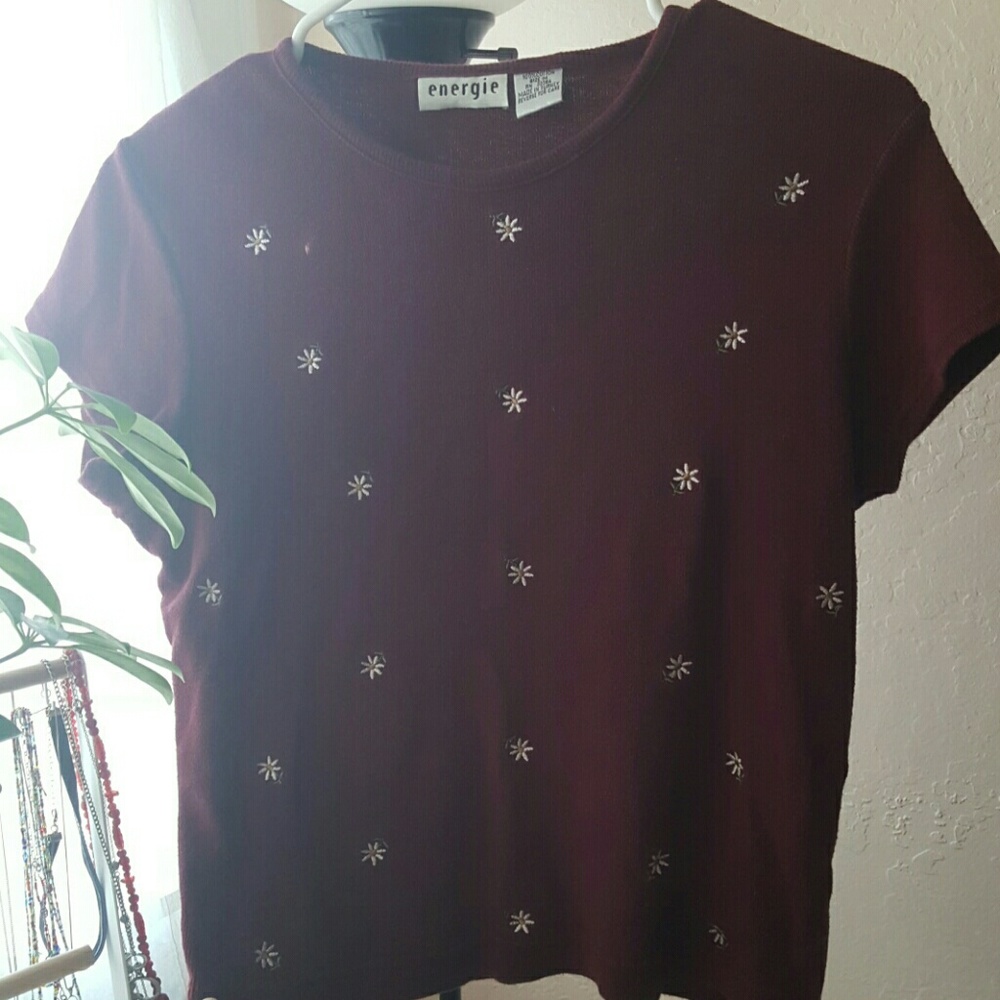 Cute red tee with embroidery