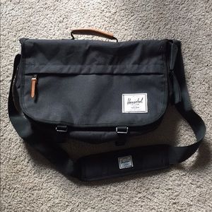 Herschel Messenger Bag