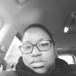 Meet your Posher, Lora