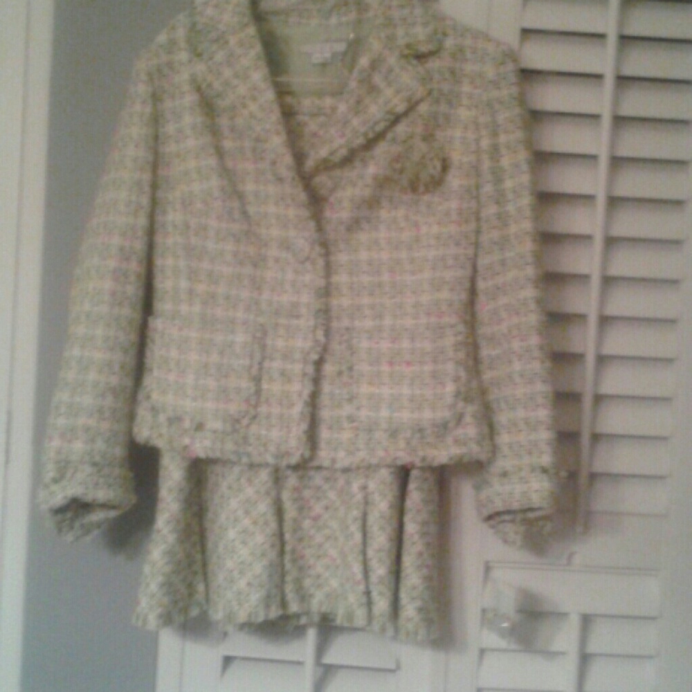 Skirt suit
