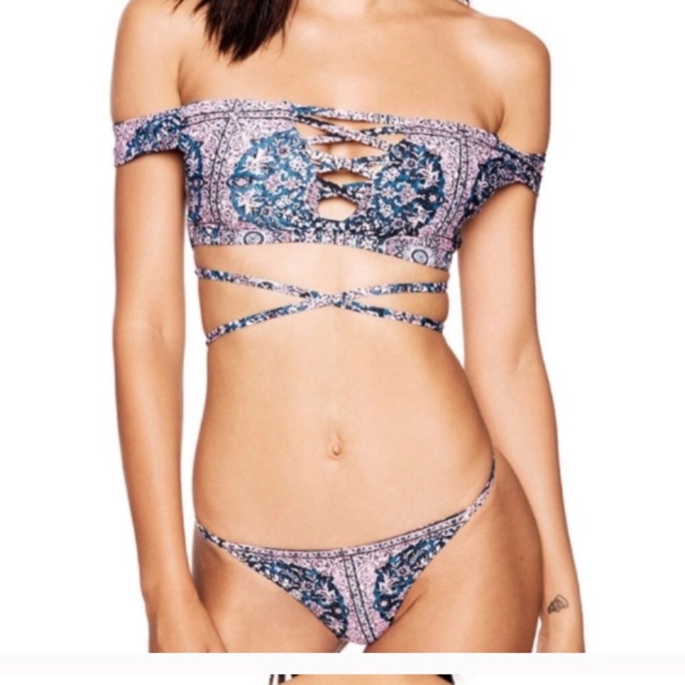 Off the shoulder bikini