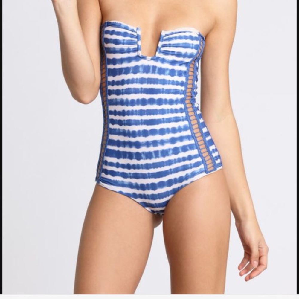 Acacia one piece