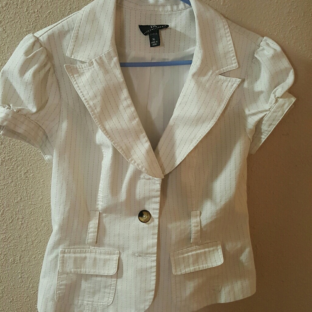 Short sleeved blazer