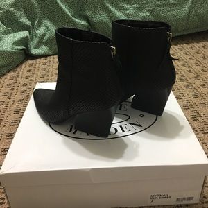 STEVE MADDEN MYRNAH ANKLE BOOTS