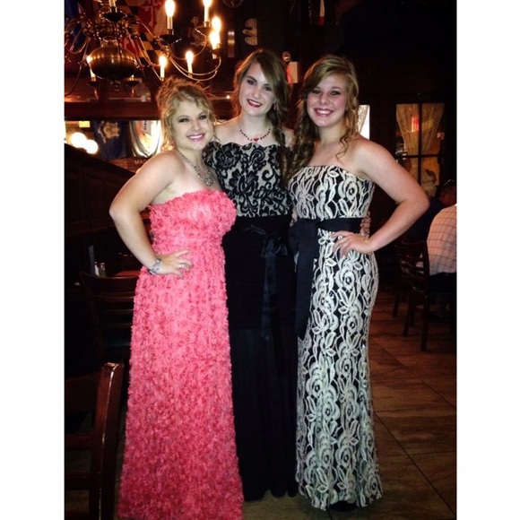 Pink flowered dress - Picture 2 of 4