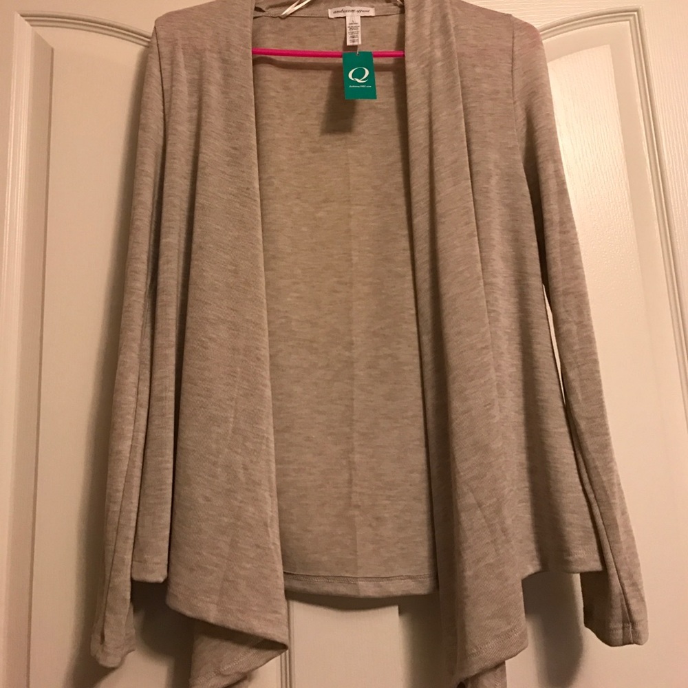 NWT - Light-weight cardigan