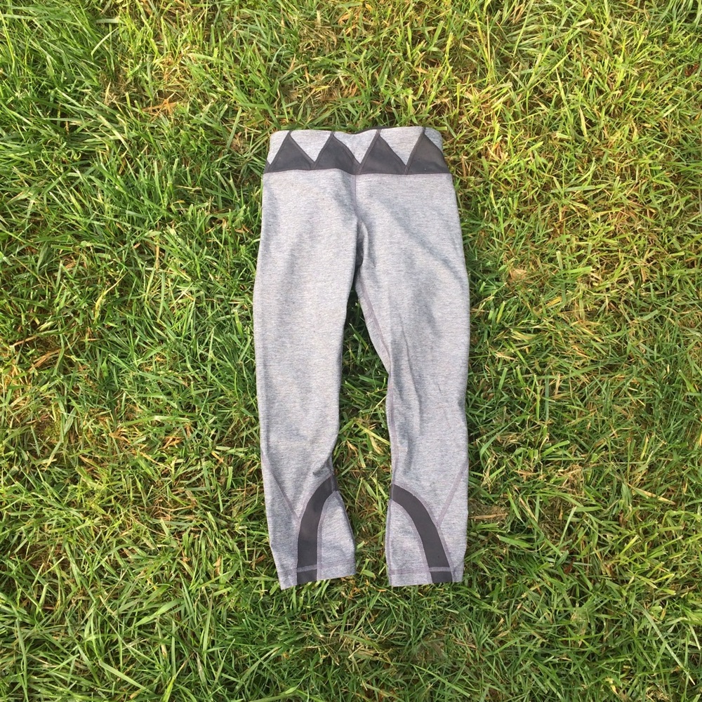 LIMITED EDITION Lululemon Run Inspire Crops 4