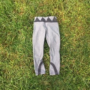 LIMITED EDITION Lululemon Run Inspire Crops 4