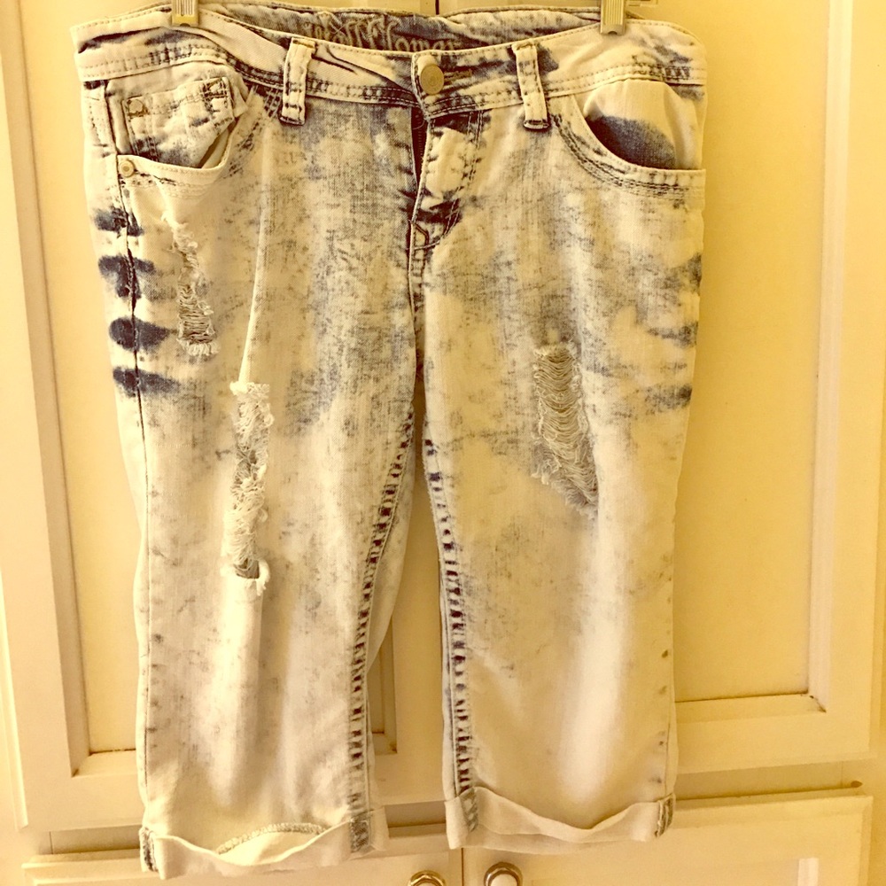 Ripped acid wash capris