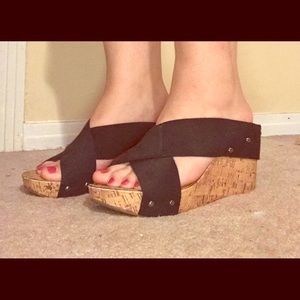 Black wedges