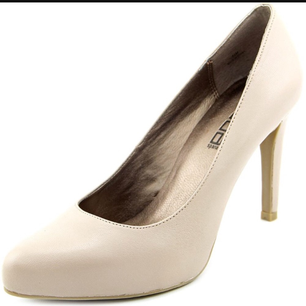 NWT NIB Beige Leather Heels By Moda International