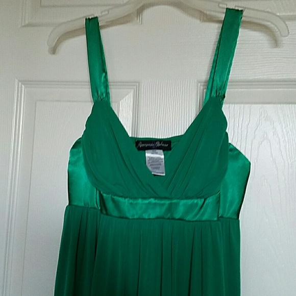 Green cocktail dress - Picture 2 of 2