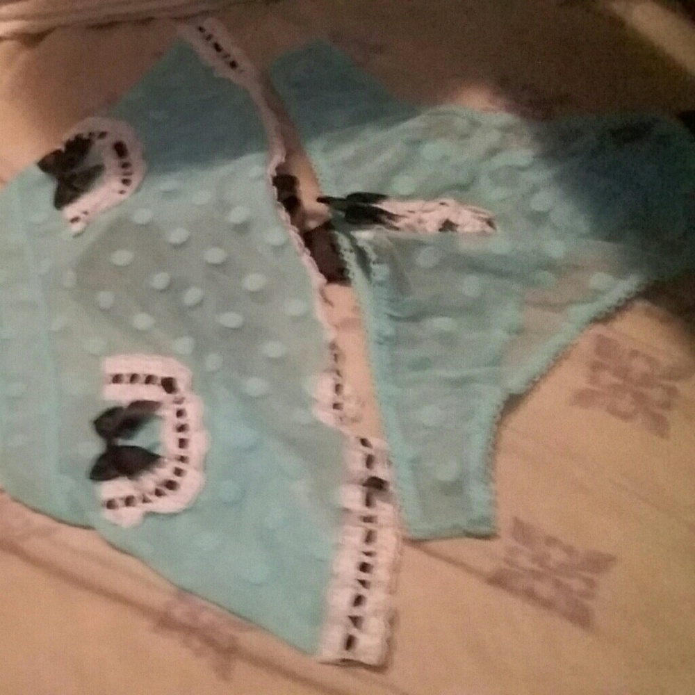New vs - Picture 2 of 2