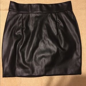Faux leather mini skirt