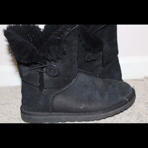 Bailey button black uggs