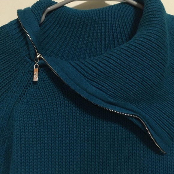 Sweater with a zipper neckline - Picture 3 of 3