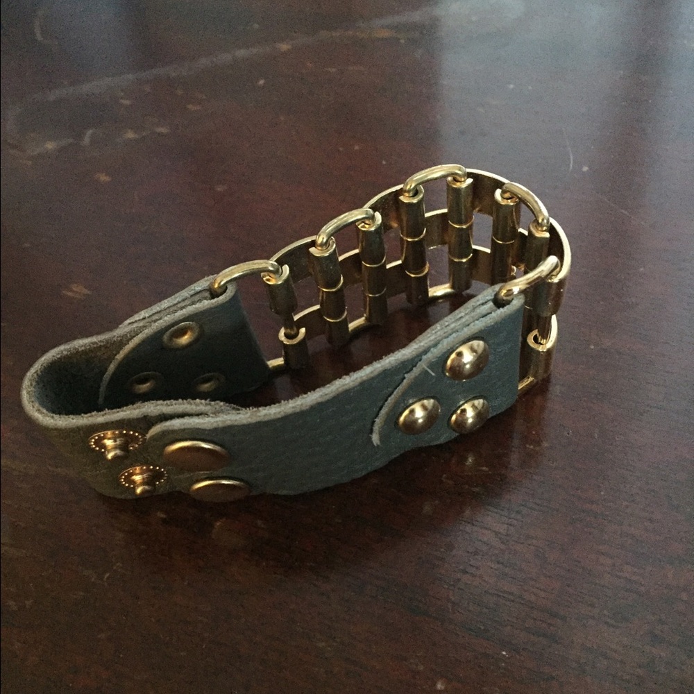 Edgy cuff bracelet - Picture 2 of 2