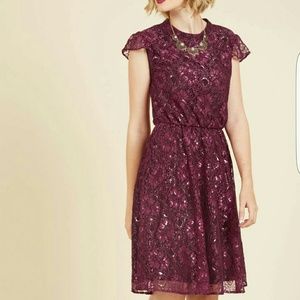 🚫SOLD Fanfare Variable Lace Dress in cranberry