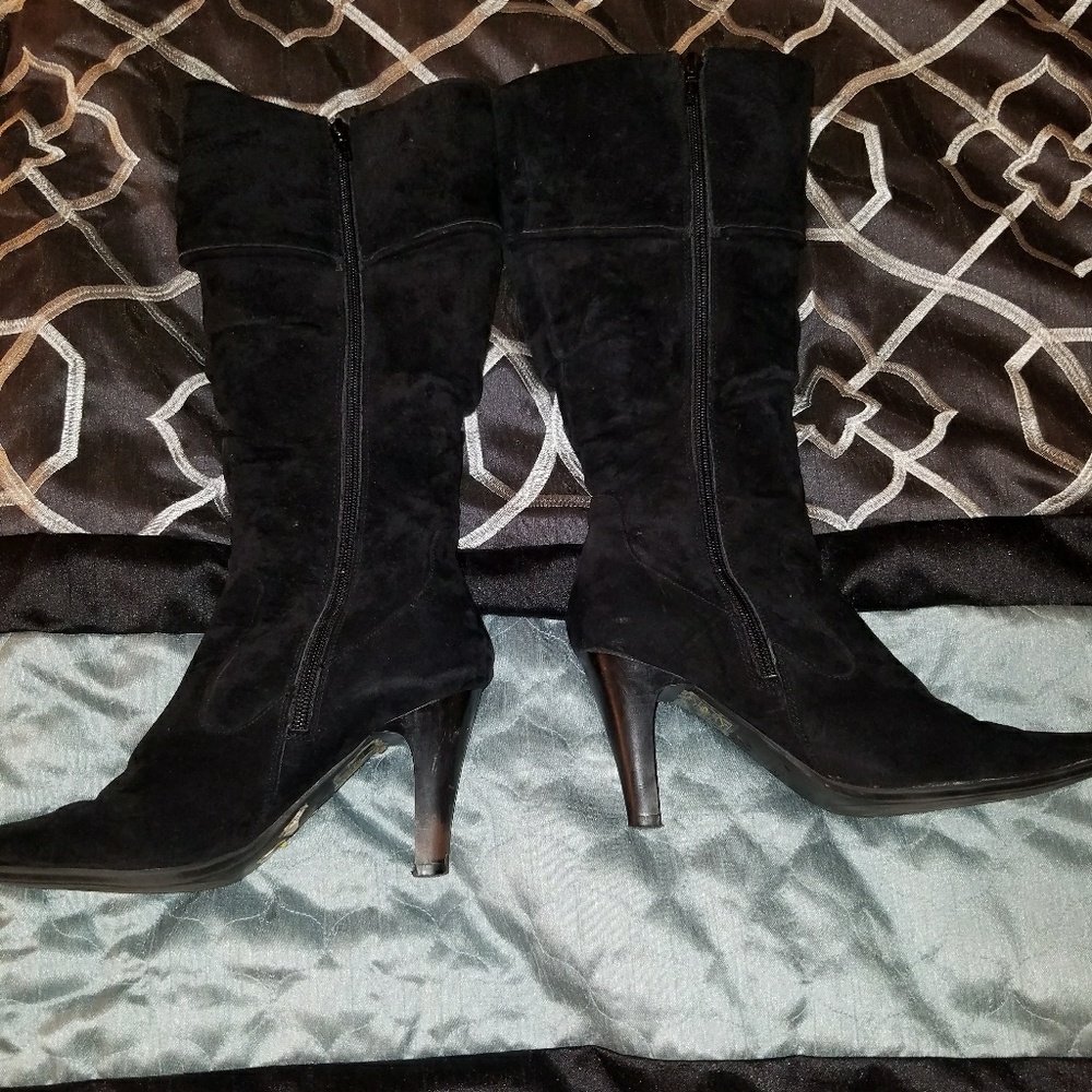 Suede boots