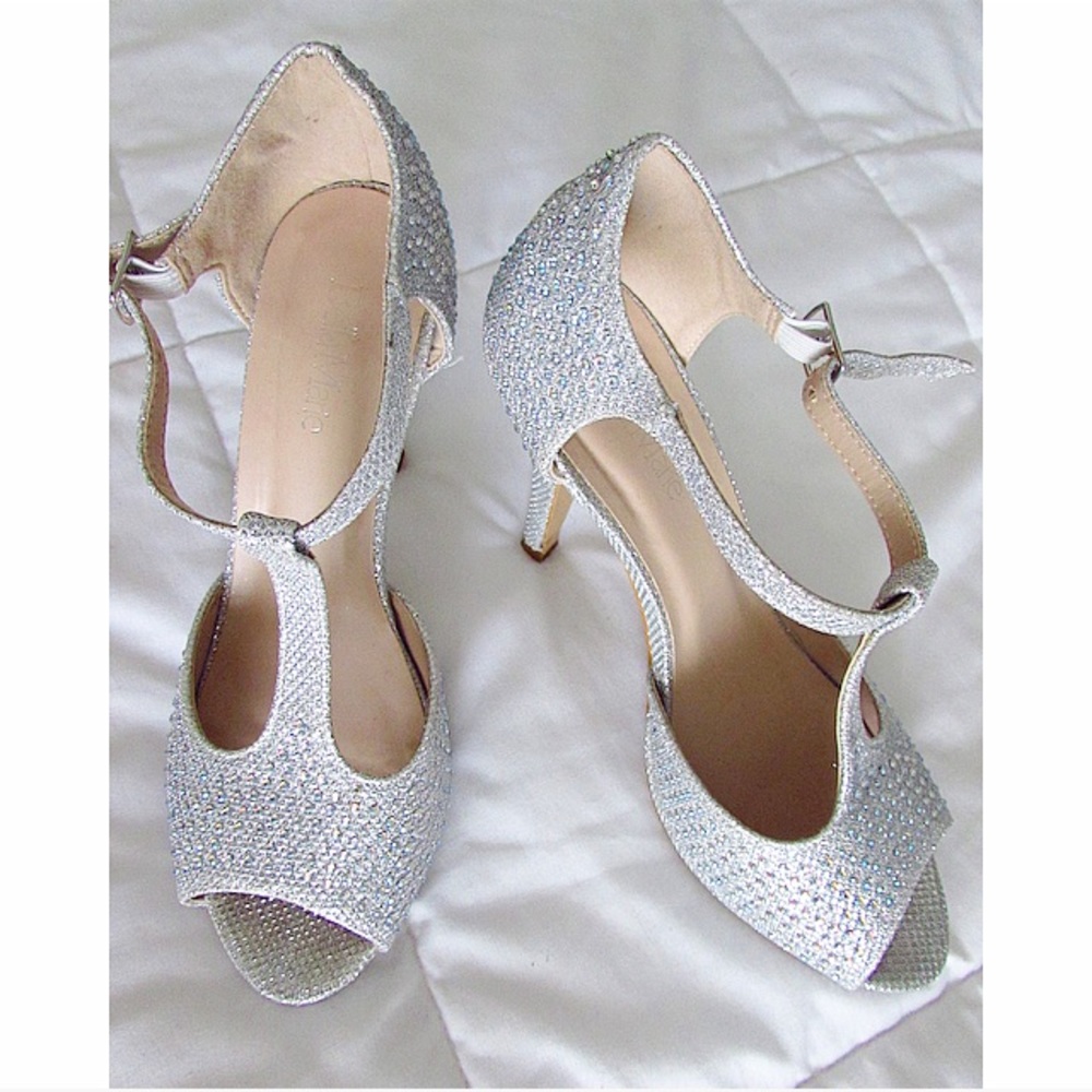 ✨Silver Crystal Bella Marie Heels✨