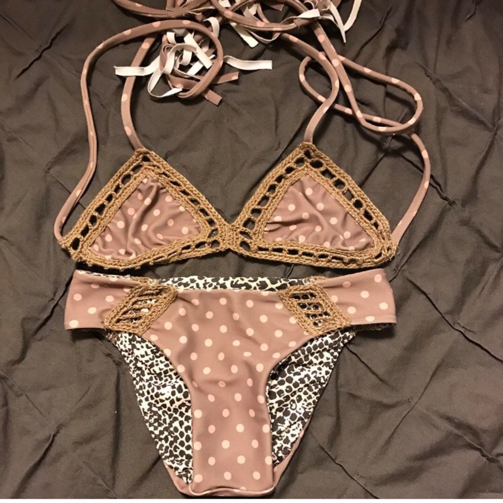 Acacia Honey set in puka. M top and L bottoms