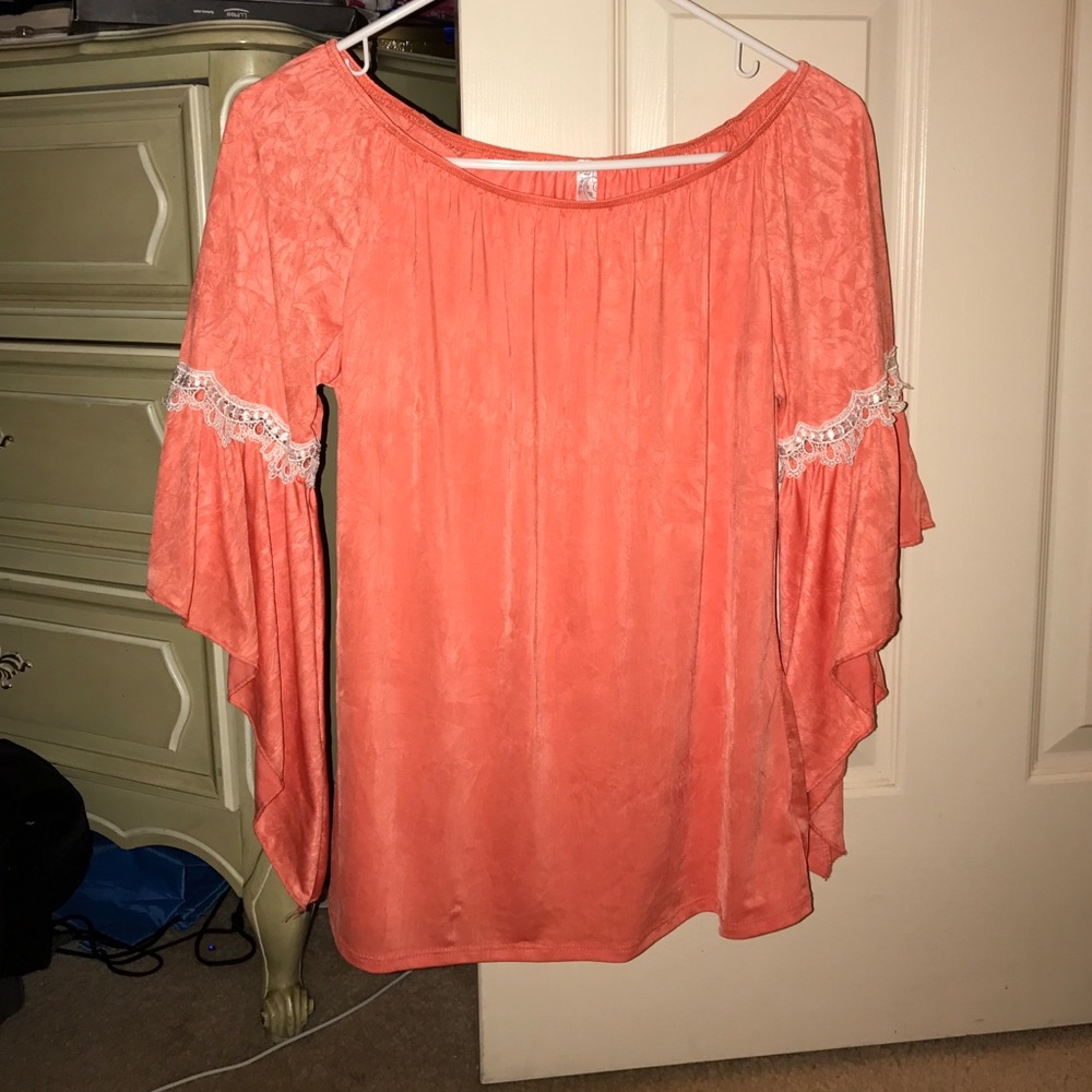 Gorgeous coral flowie top