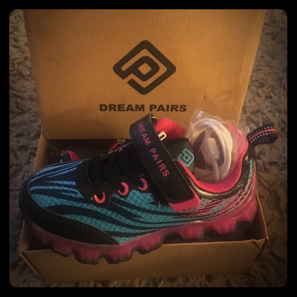 Dream Pairs LED tennis shoes