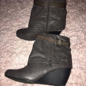 Blowfish wedge boots gray size 9