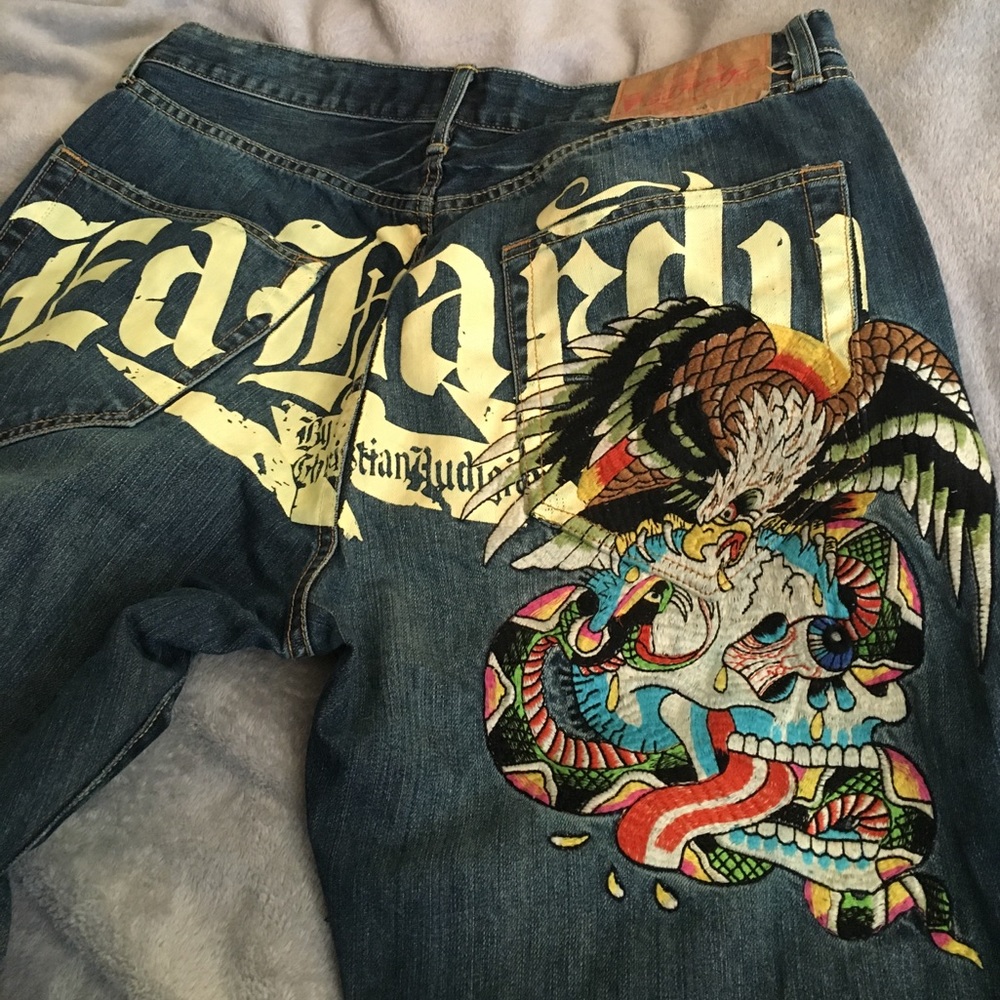 Ed hardy embroidered detail on back pockets