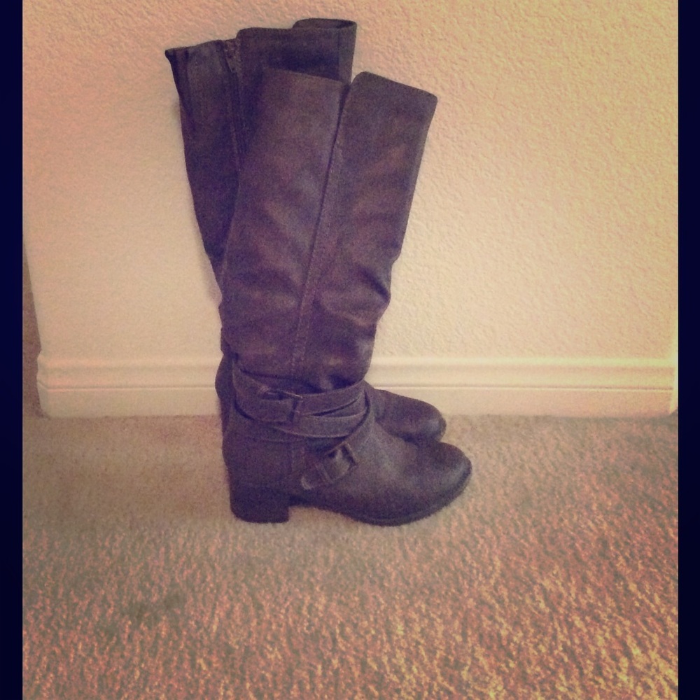 Taupe leather strap buckle boots