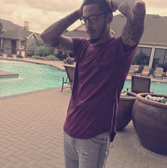 Men Burgundy Scalloped Shirt with Zipper - Picture 2 of 4