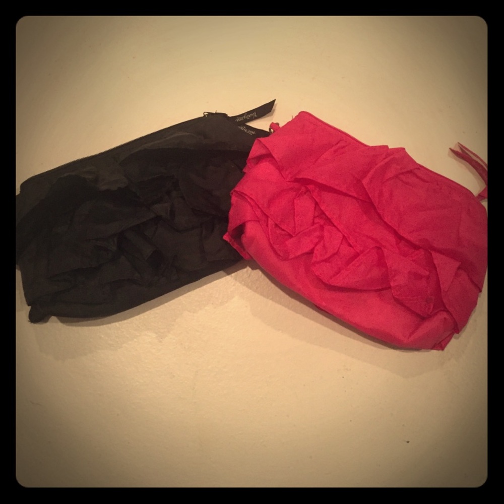 ThirtyOne Ruffle Wristlets - Picture 1 of 1