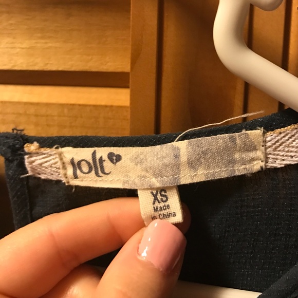 Top - Picture 2 of 2