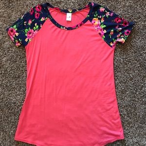 NWOT cute floral sleeved shirt