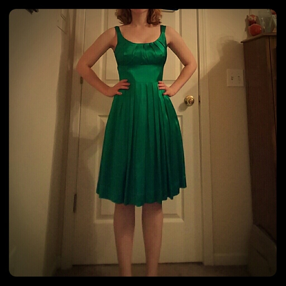 🎆 Emerald green silk party dress