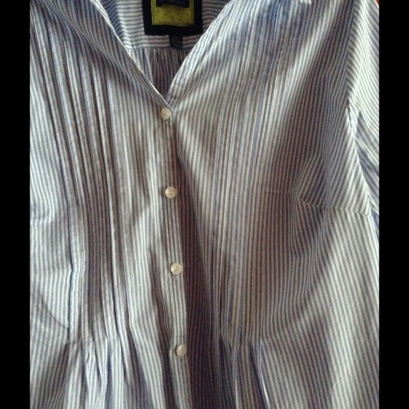 NWT Ladies Button Down Shirt - Picture 3 of 4