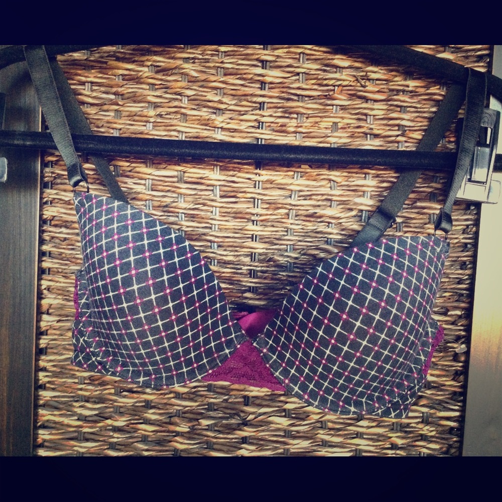 Casanova intimates black/fuscia/purple bra 32D