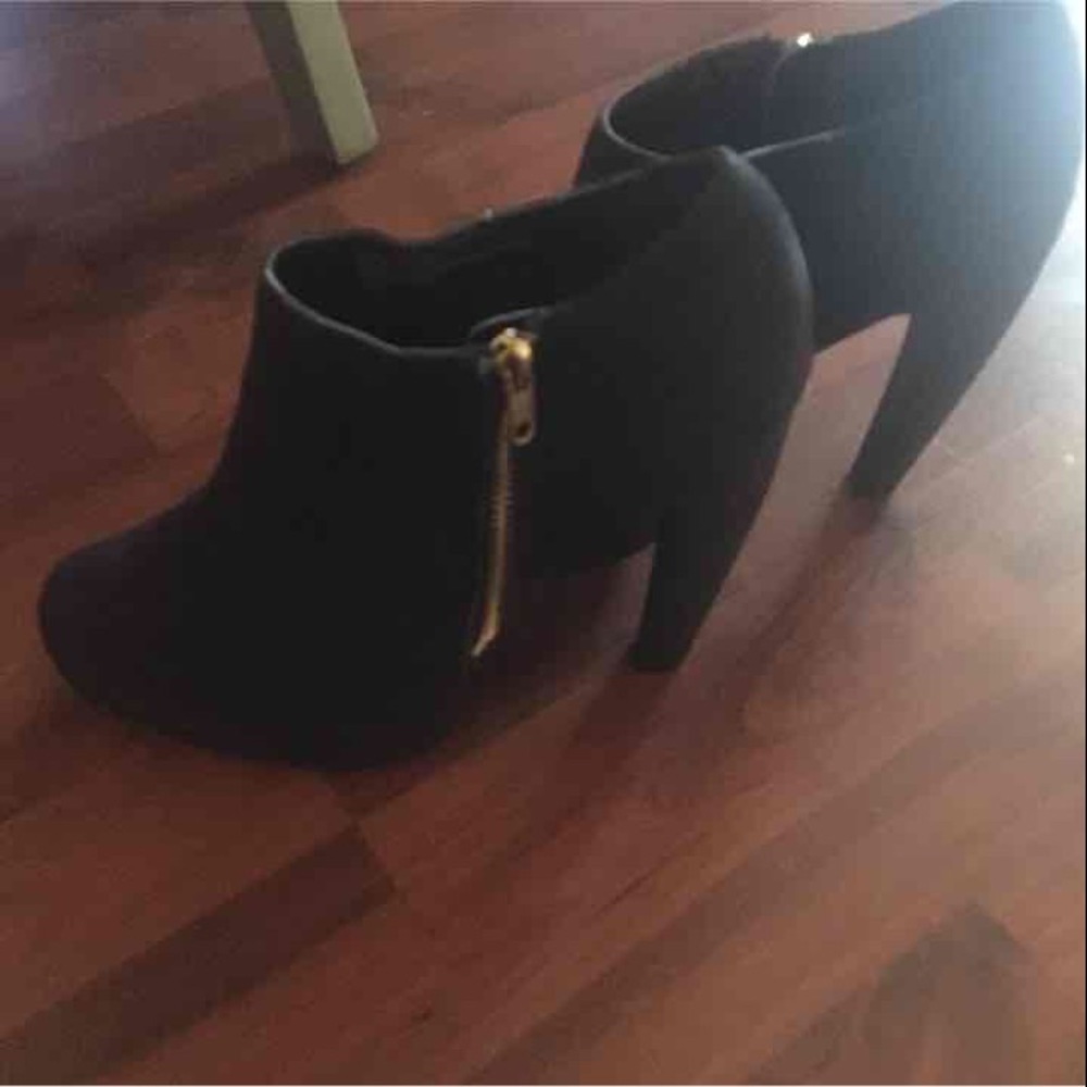 Shoe boots