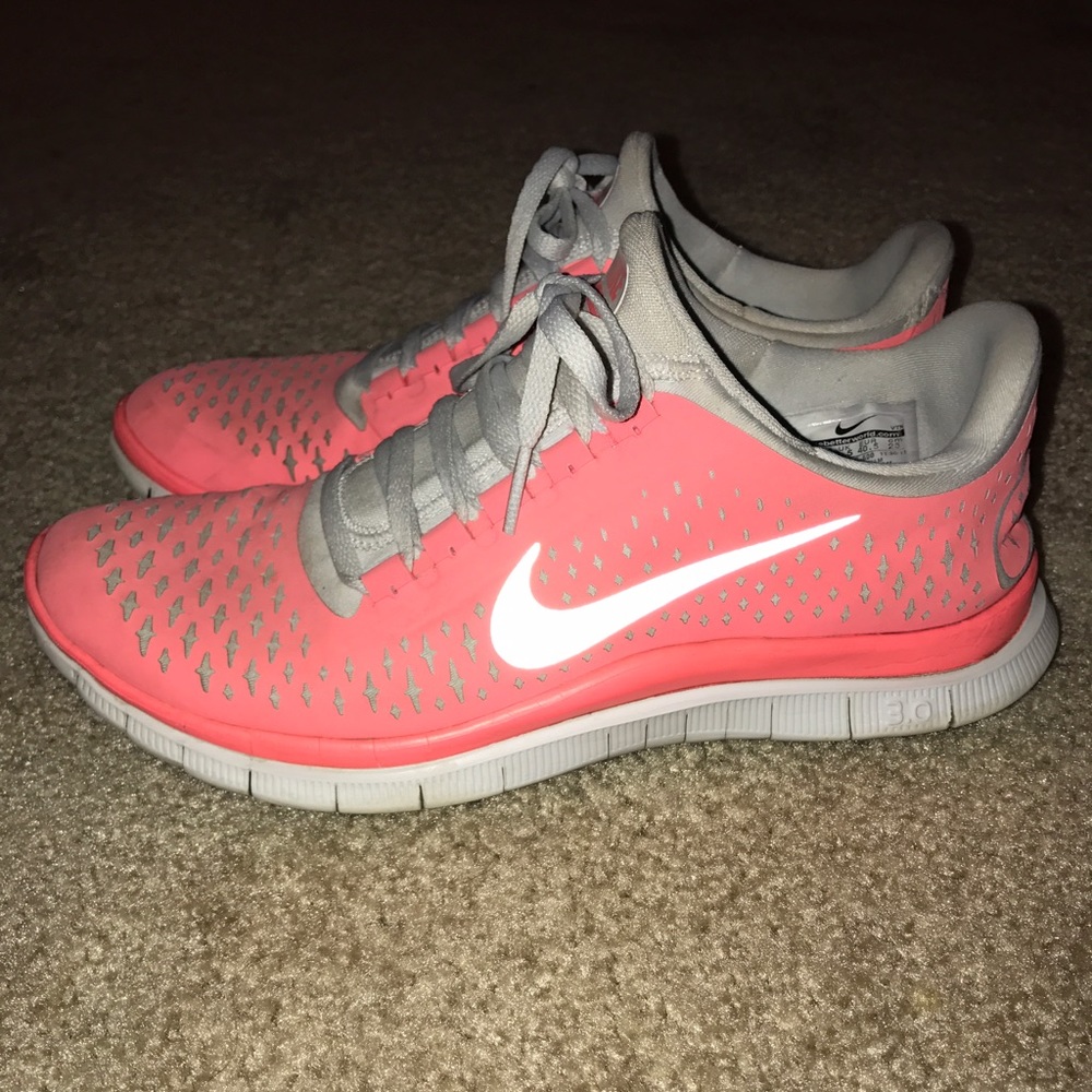 Women's Nike tennis shoes