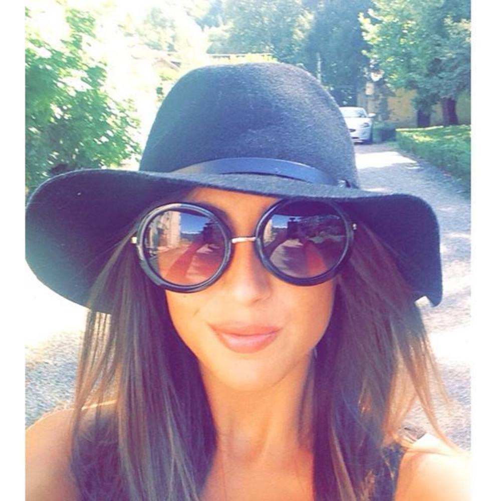 Meet your Posher, Danielle