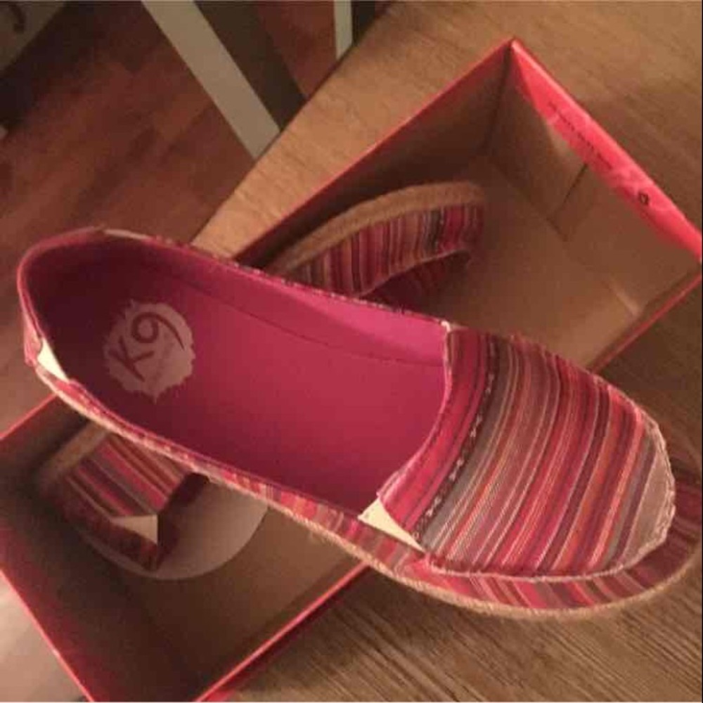 Rocket dog slip on flats